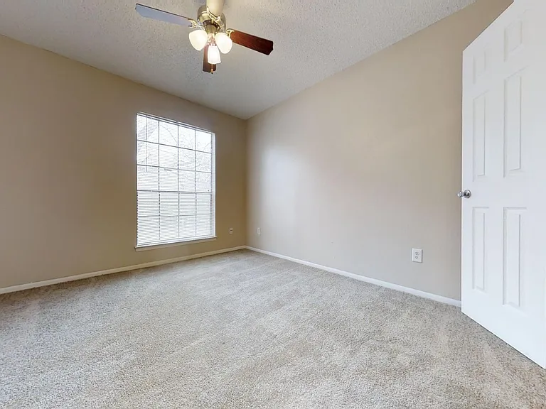 Willow Hill Apartments — Photo 48