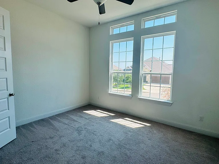 813 Palamos Dr — Photo 13