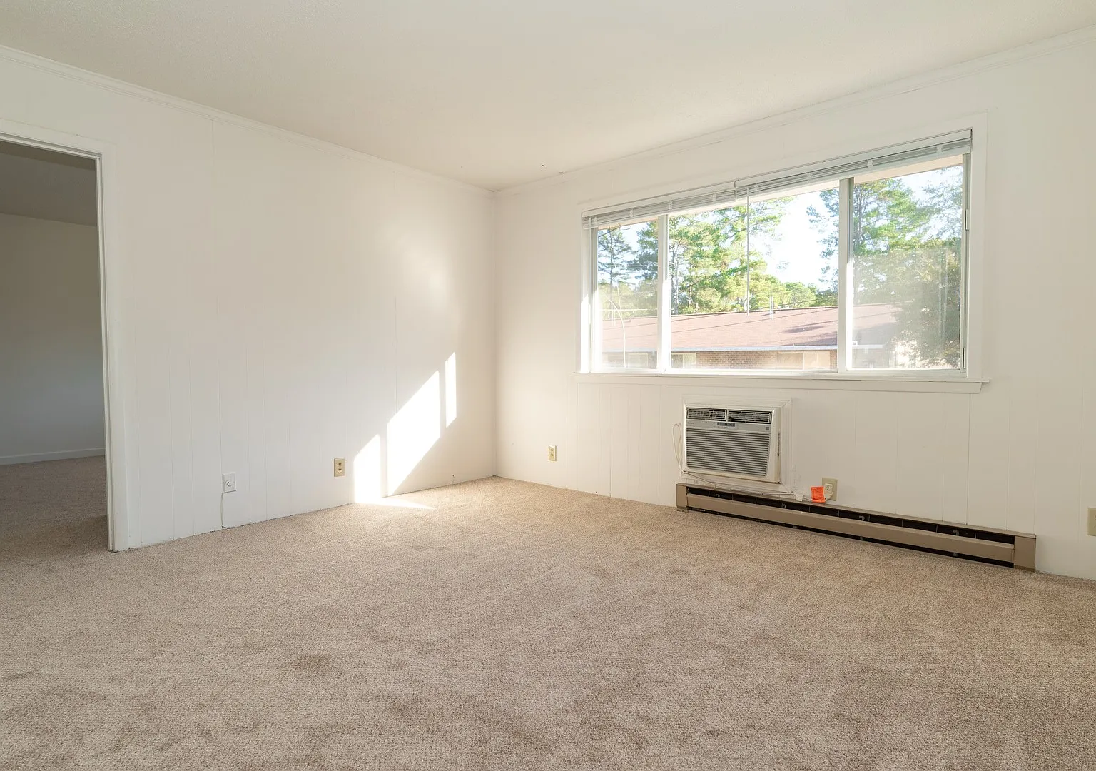 1 Bed 1 Bath Condo in Carrboro! — Photo 2