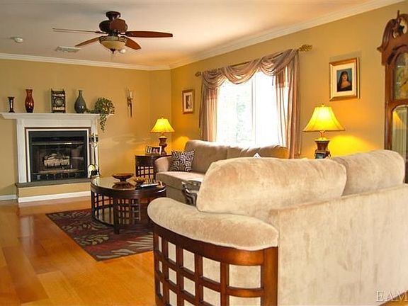 4th image of 25 Peachtree Dr