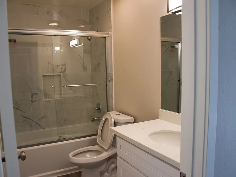 815 N Olive St — Photo 23
