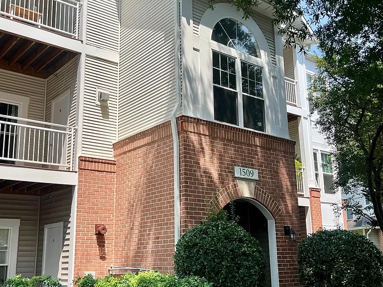 1509 N Point Dr #303 — Photo 35