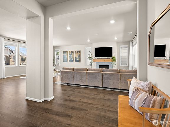 3rd image of 10417 Treasure Drive NW