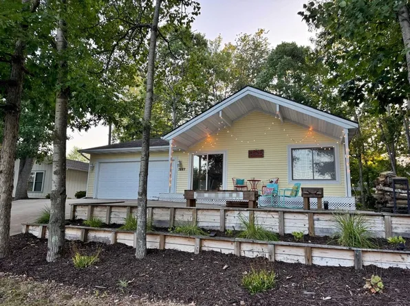 7887 6th St, Stanwood, MI 49346