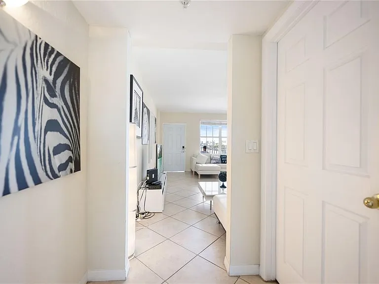 445 Hamden Dr #302 — Photo 6