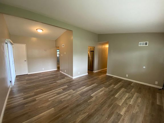 2nd image of 2370 Oriole Dr
