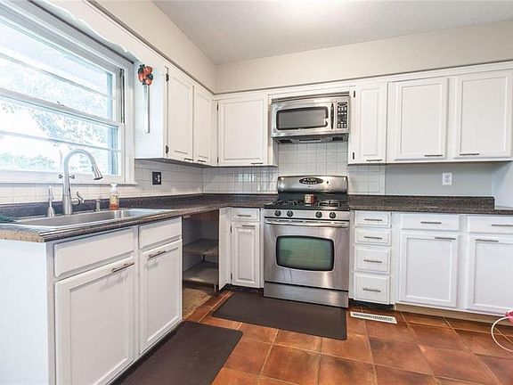4th image of 13408 E 41st Ter S