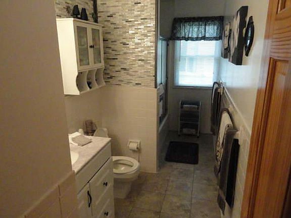 3rd image of 36 Florence Ave #1
