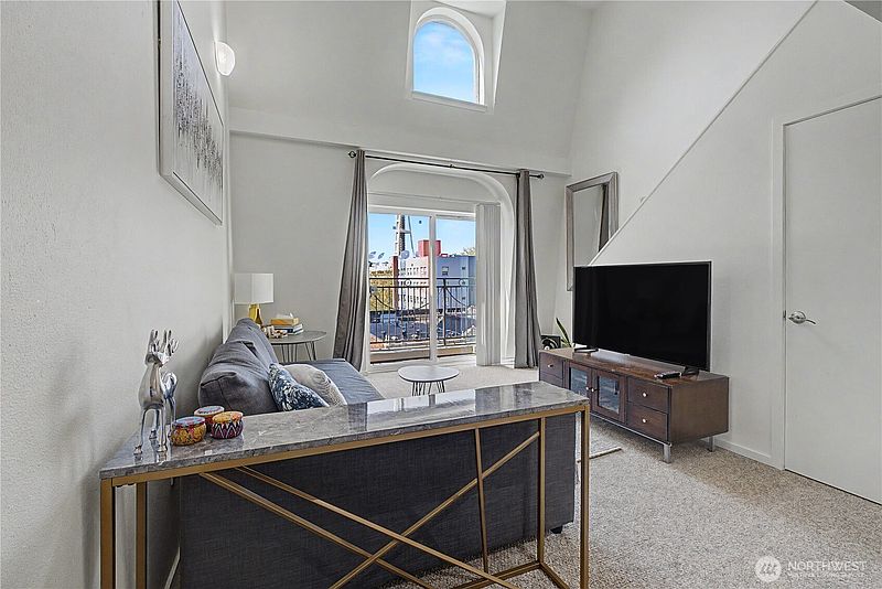 2nd image of 425 Vine Street #701