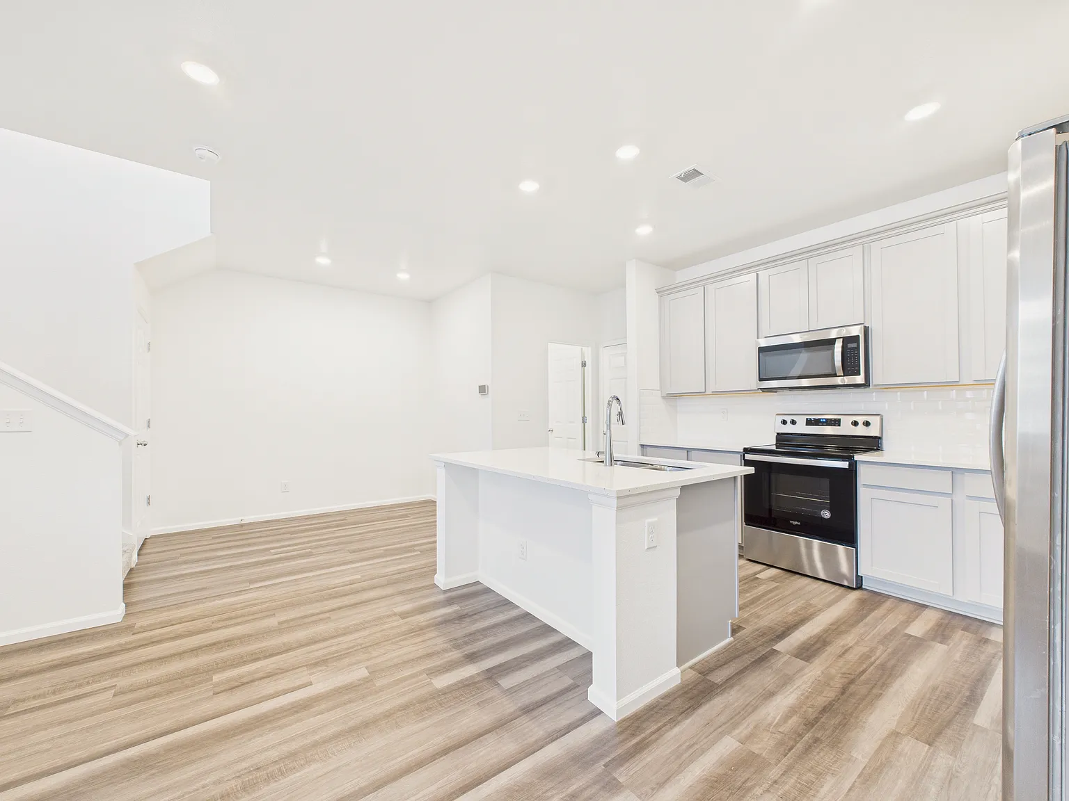 3 bed, 2.5 bath, 1428 sqft, $2,700 — Photo 3