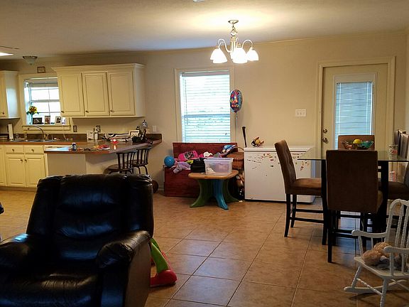 3rd image of 212 Venus St