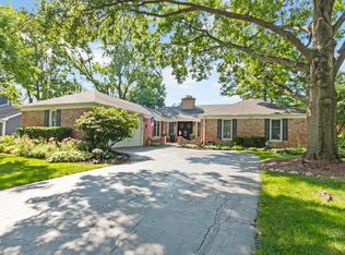 1219 Barneswood Dr, Downers Grove, IL 60515