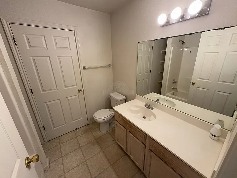 3307 Barcelona, Killeen — Photo 11