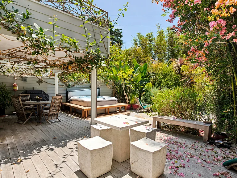 4 Rincon Point Ln — Photo 30