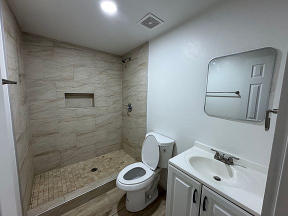 4th image of 125 W Pastime Rd #B