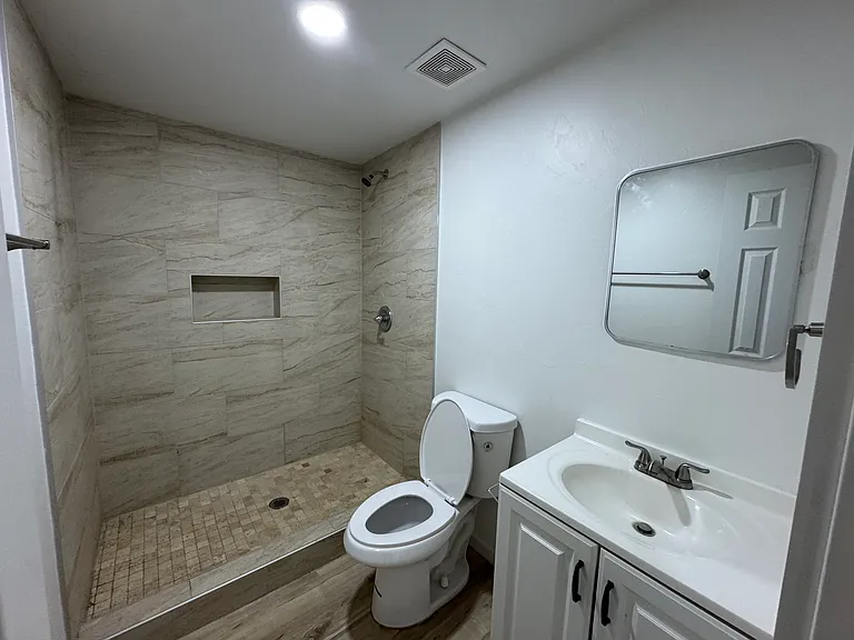 125 W Pastime Rd #B — Photo 4
