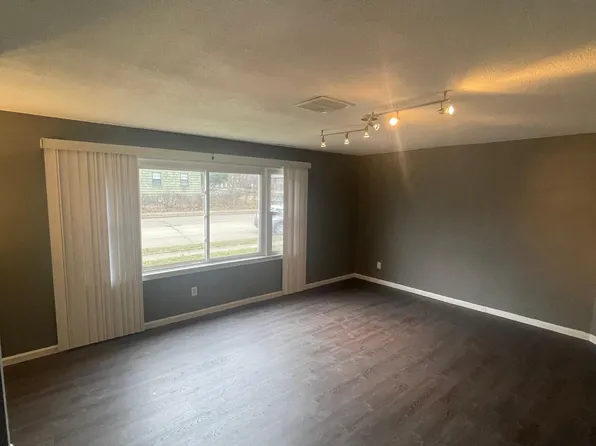 215 Hessel Blvd #2, Champaign, IL 61820