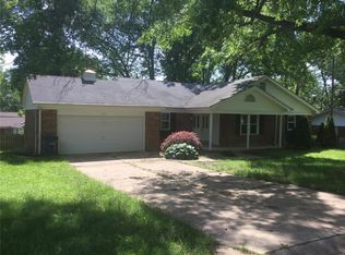323 Cherry Hill Dr, Ballwin, MO