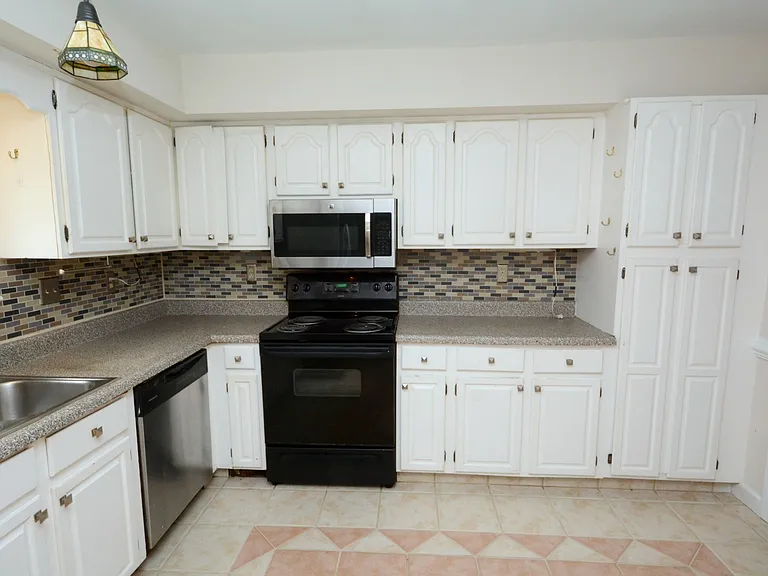 1217 Reardon Cir — Photo 17