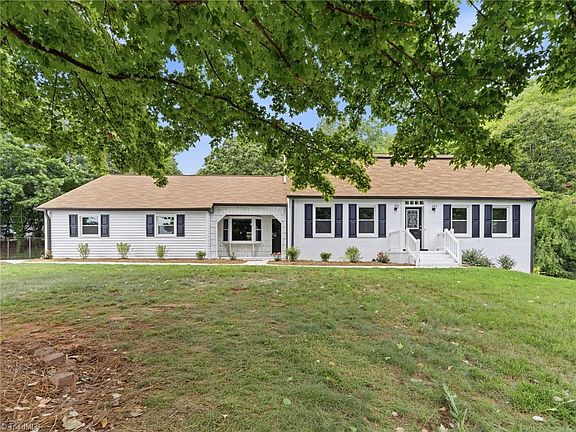 3rd image of 3721 Herchel Ln