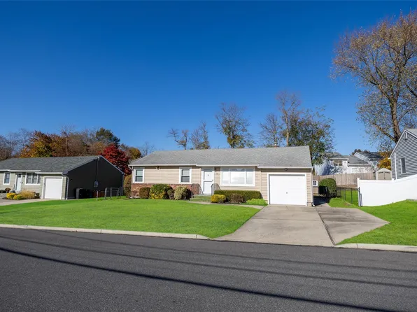 25 Hudson Drive, Kings Park, NY 11754
