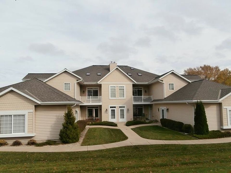 1st image of W397N5927 Autumn Woods Dr