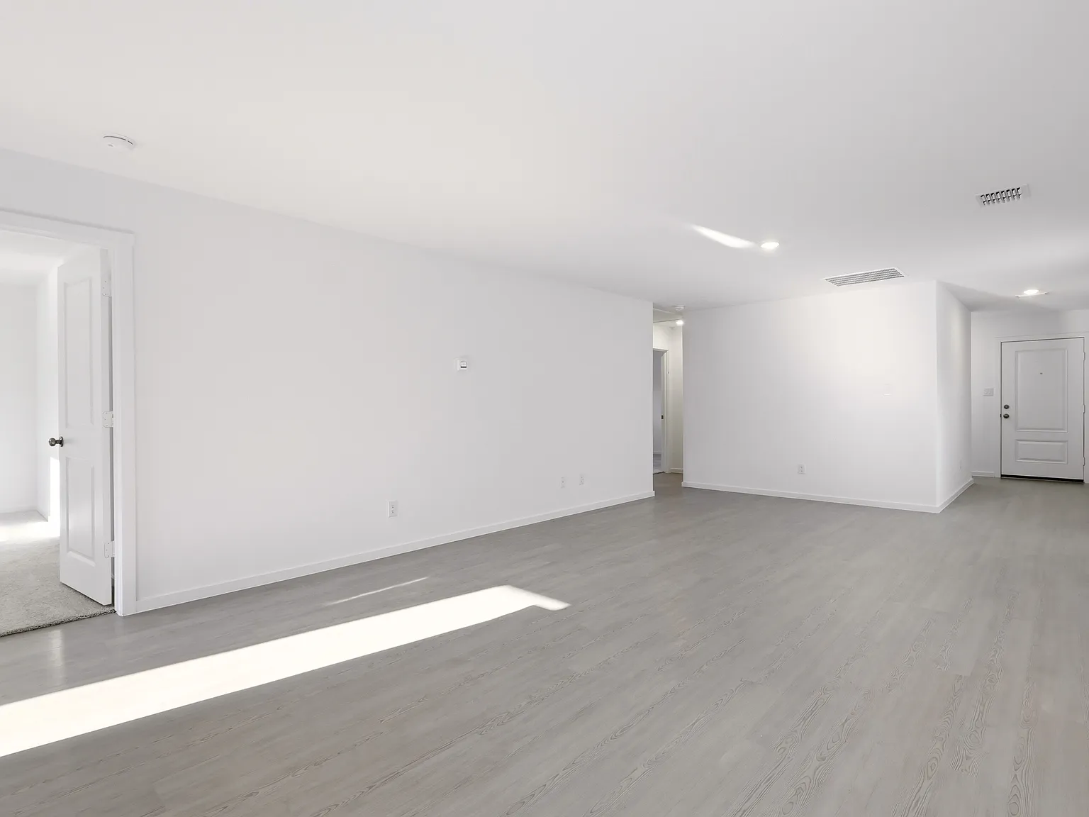 3 bed, 1411 sqft, $1,800 — Photo 2