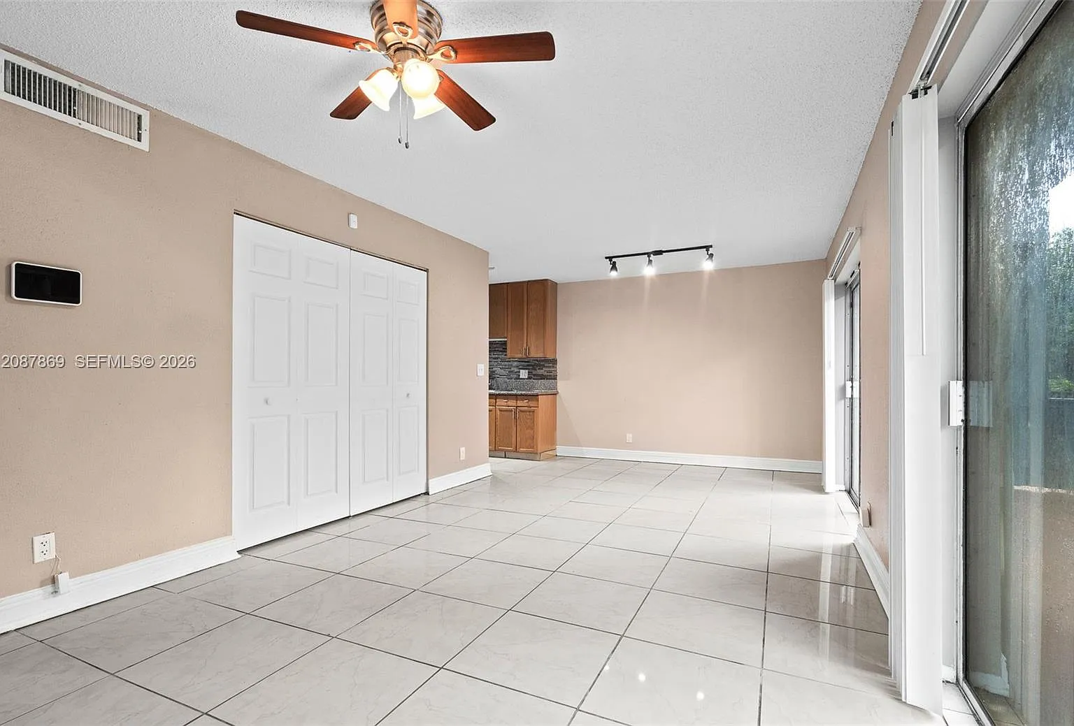 Sun & Lake Condo — Photo 4