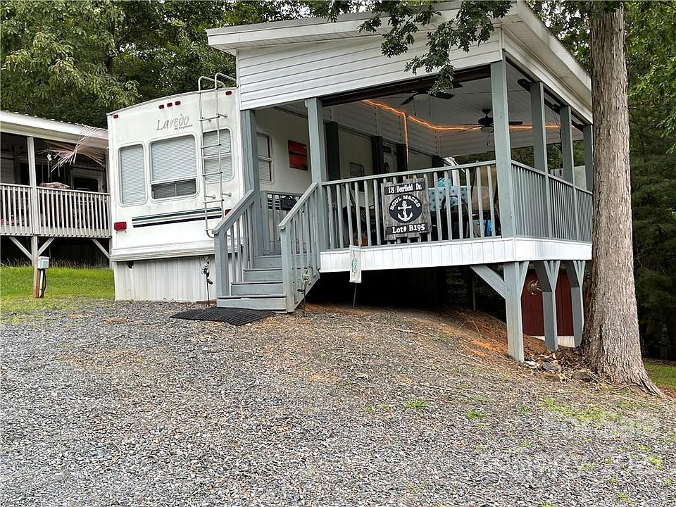 1st image of 115 Deerfield Cir