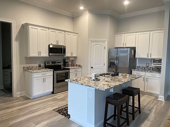 4th image of 411 Bay Meadow Ln