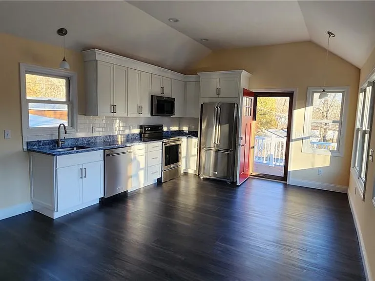 11 Curry Rd — Photo 10