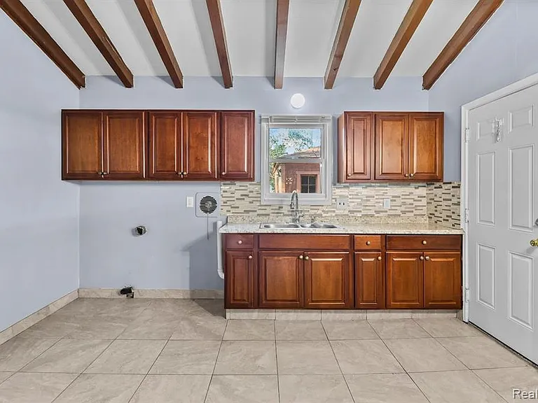 25016 Lehigh St — Photo 13