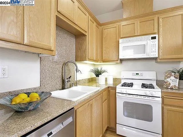 3240 Maguire Way #410 — Photo 31