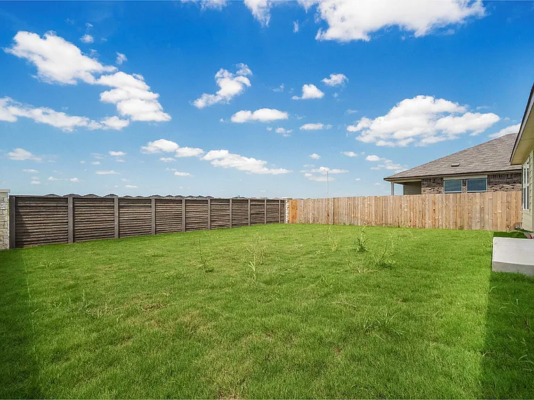 102 Sebring Cir — Photo 24