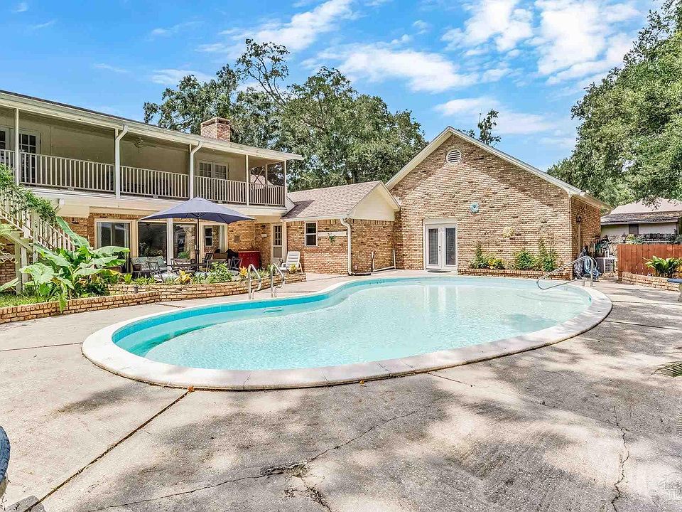 1st image of 32 Blithewood Dr