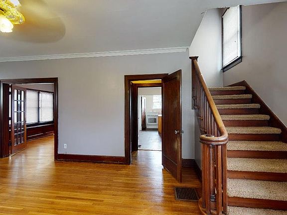 4th image of 2108 Waller St