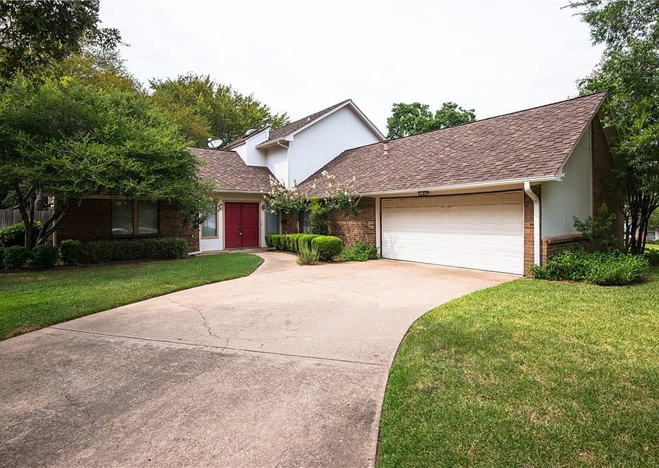 1st image of 2817 N Creekwood Dr