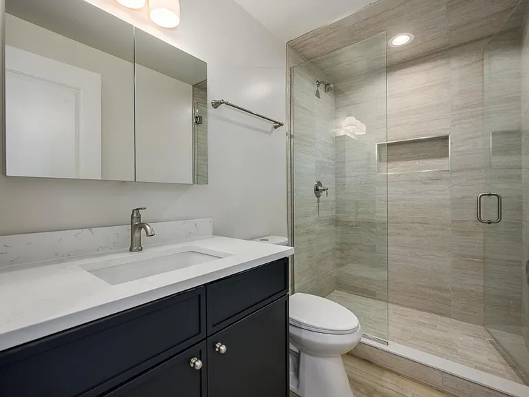1710 W Belmont Ave #302 — Photo 8