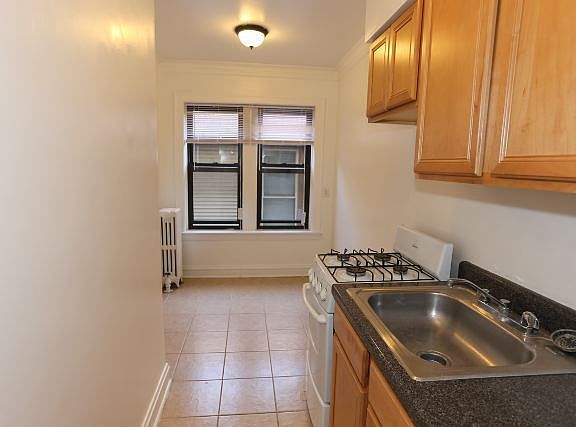 4th image of 4641 N Paulina St #307