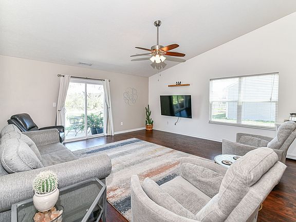 4th image of 7820 Housefinch Ln
