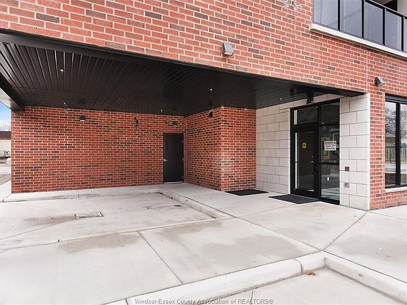 3rd image of 840 Wyandotte St E #202