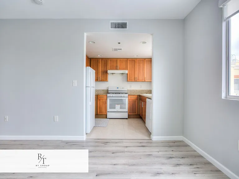 580 W Main St #302 — Photo 14