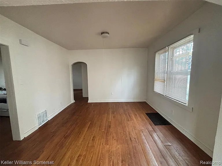 15785 Pinehurst Lower Level St — Photo 4