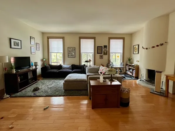 1719 Green St APT 3, Philadelphia, PA 19130