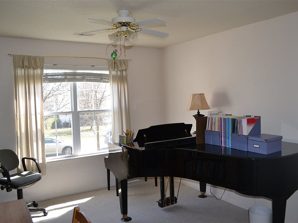 1st image of 1558 W Leighton Ln