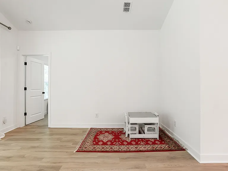 130 Kingswood Cir — Photo 17