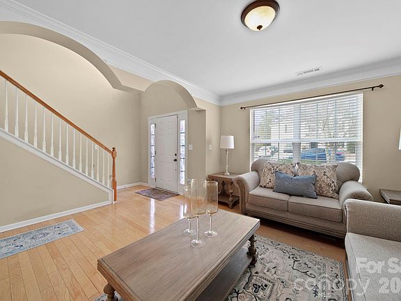 5th image of 626 Winding Branch Rd