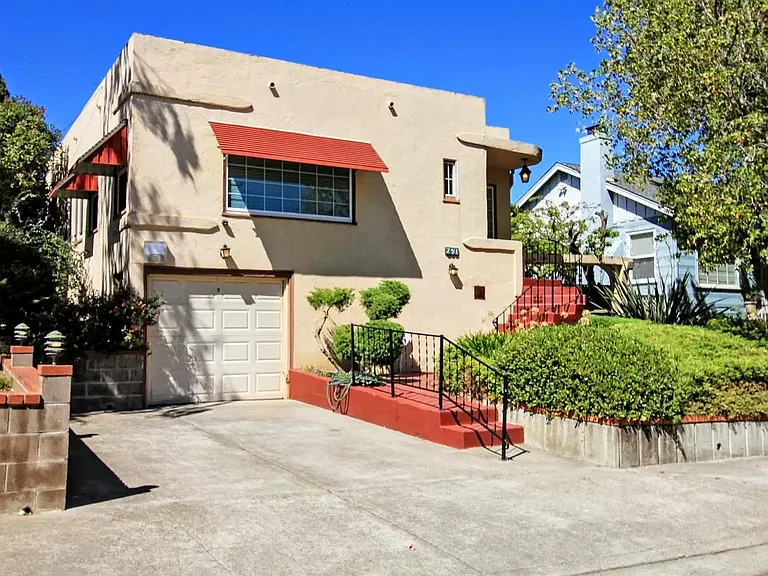 Daniels Ave — Photo 1