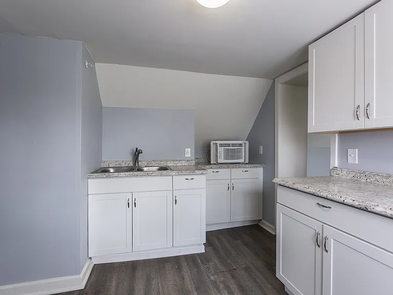 1147 Park Ave — Photo 26