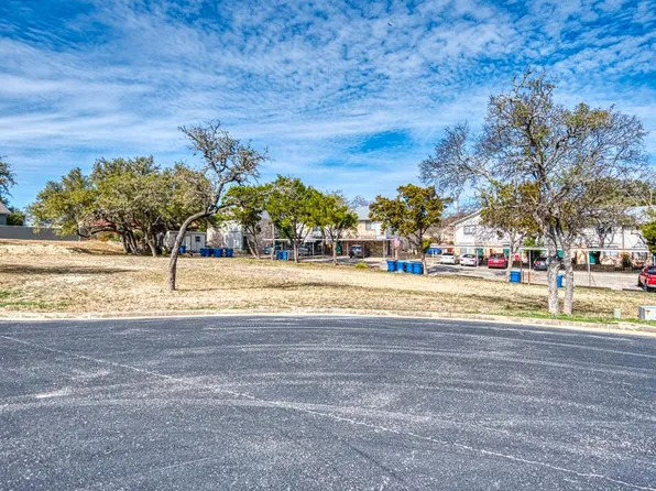 2004 N Bordeaux Dr, Kerrville, TX 78028